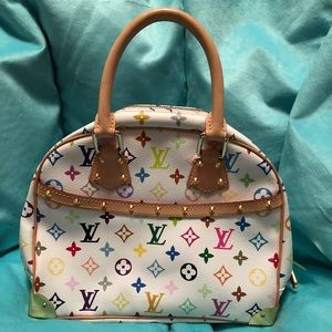 Non authentic LV purse